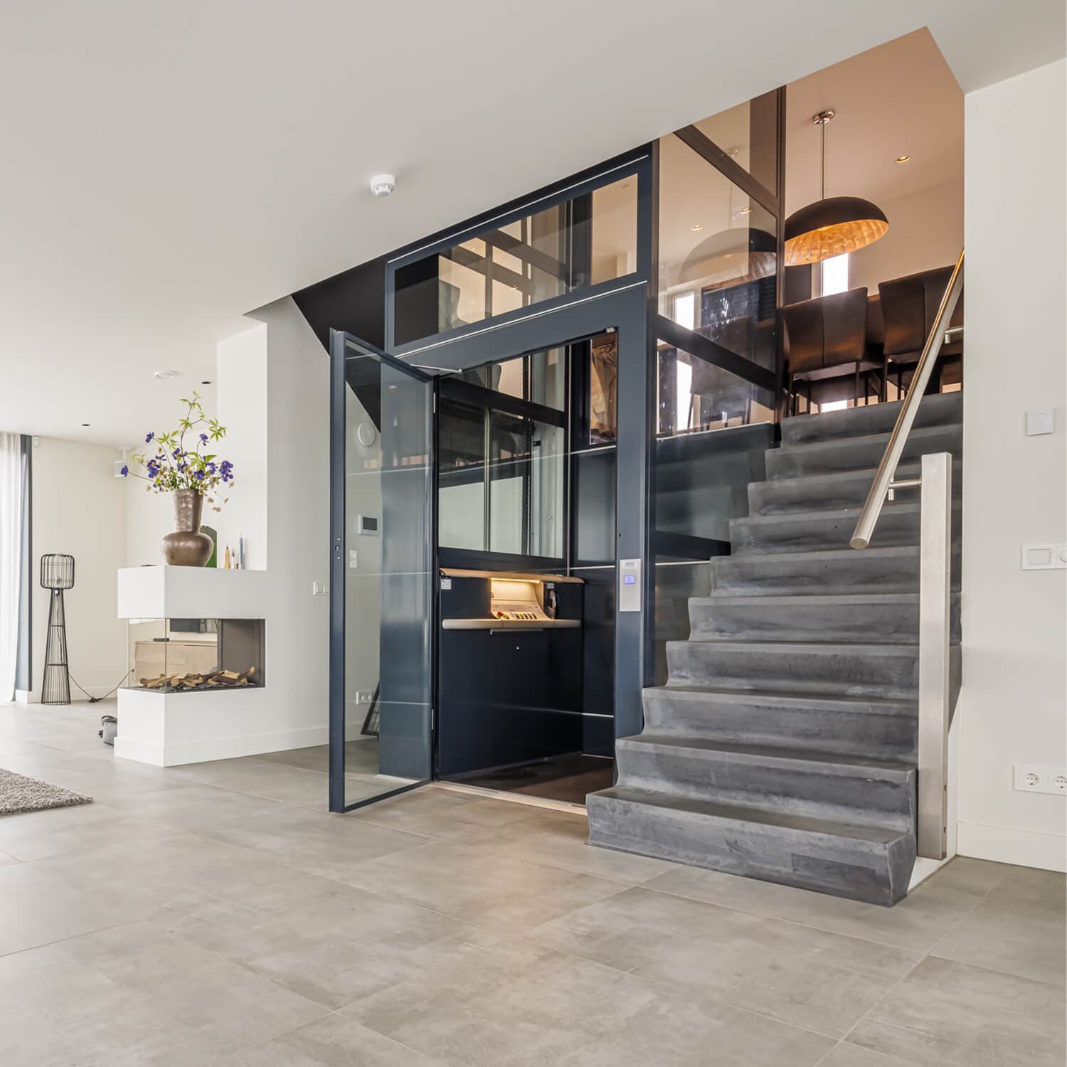 Huislift A5000 naast trap
